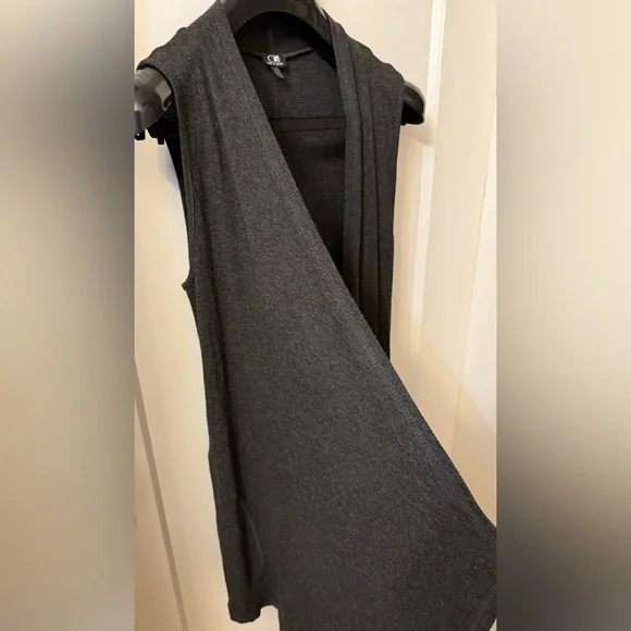 CABLE & GAUGE DARK GREY THIN KNIT VEST - Picture 6 of 16